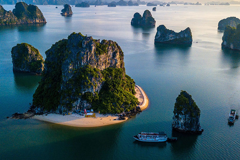 A Complete Guide to Planning a Halong Bay Cruise Vacation | Halong Hera Cruises